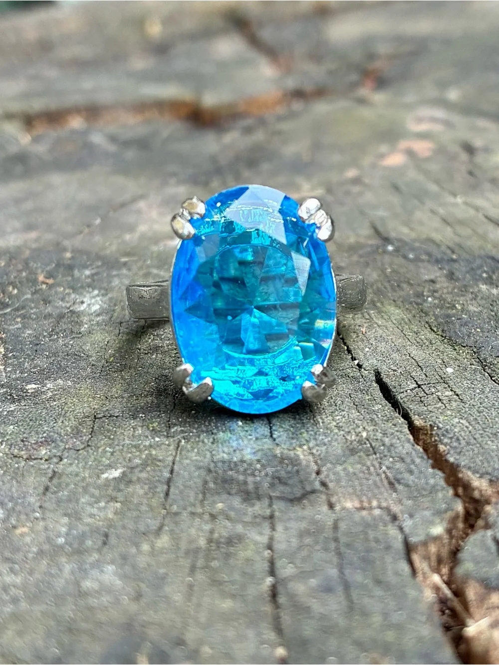 💙 Large Vibrant Blue Oval Egg Shape Faceted Gemstone Statement Ring